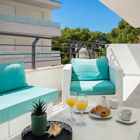 Elvin With Sea View Apartment Promajna