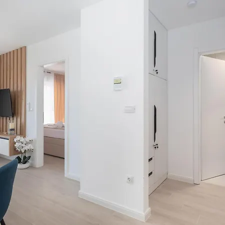 Elvin With Sea View プロマイナ