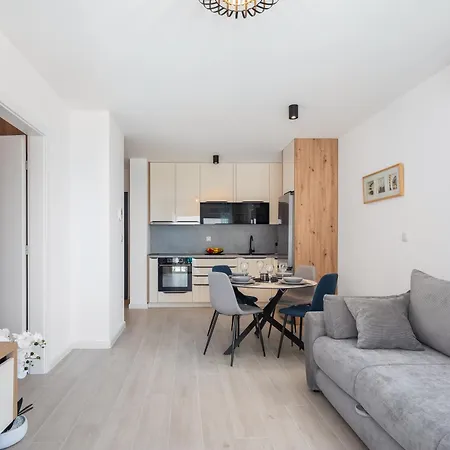 Elvin With Sea View アパート