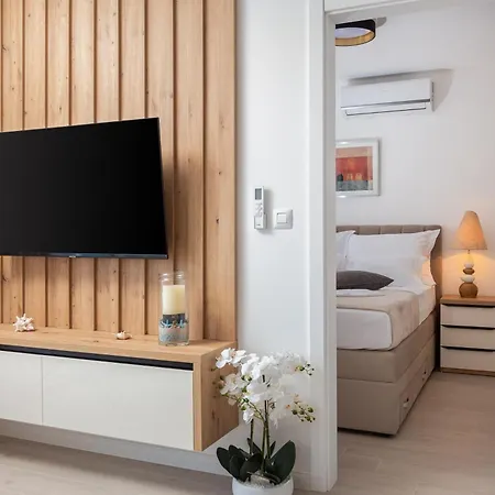 アパート Elvin With Sea View プロマイナ