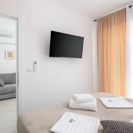 Elvin With Sea View プロマイナ