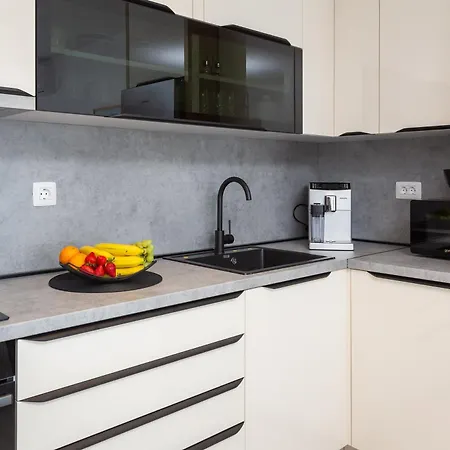 Elvin With Sea View プロマイナ