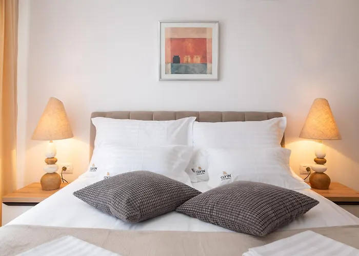 Elvin With Sea View Apartment Promajna