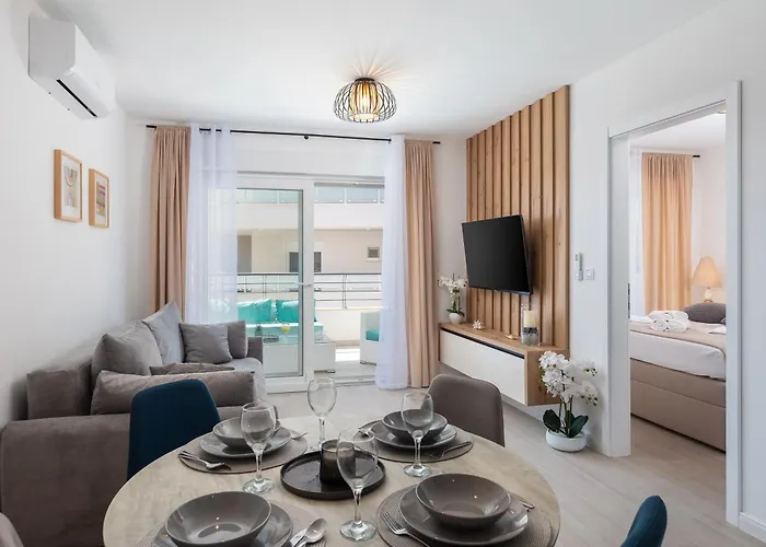 Elvin With Sea View Apartment